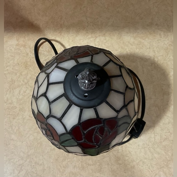 Elements: Tiffany style vintage rose/ grey table/bed side small stainglass lamp. - Picture 3 of 6